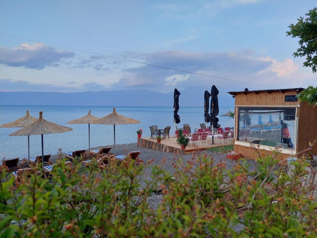 Hotel Vila Toska Piskupat Exteriör bild