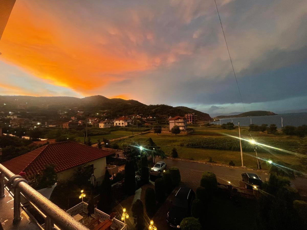 Hotel Vila Toska Piskupat Exteriör bild