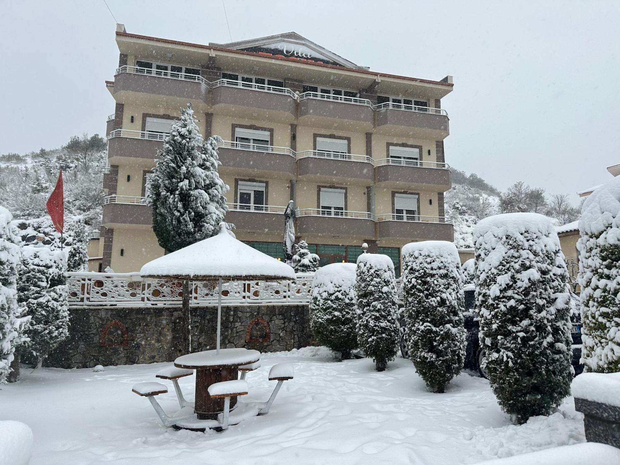 Hotel Vila Toska Piskupat Exteriör bild