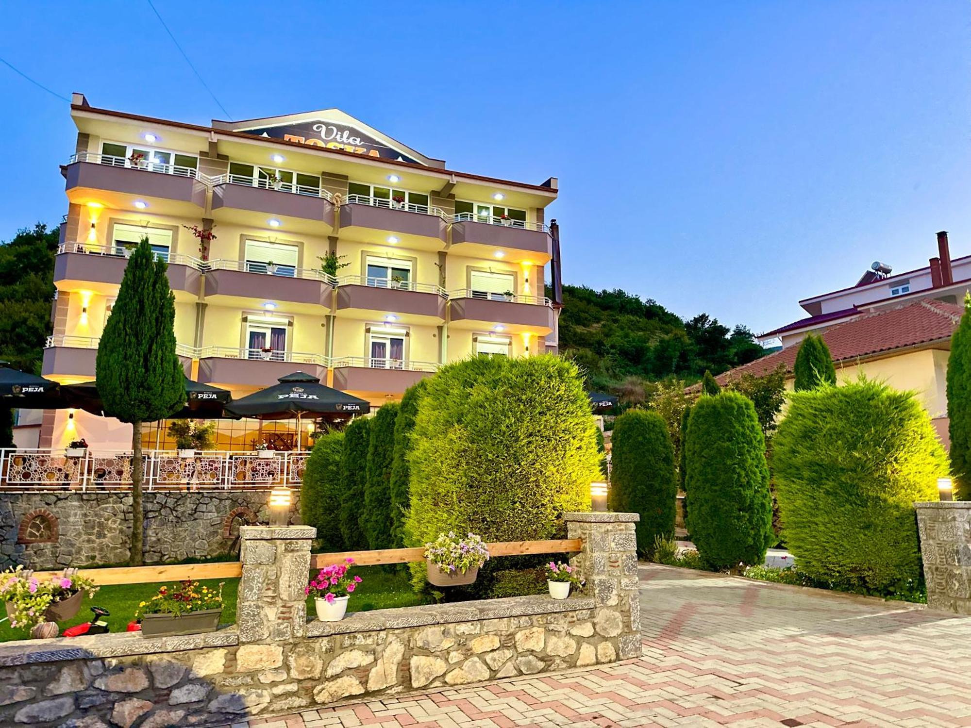 Hotel Vila Toska Piskupat Exteriör bild