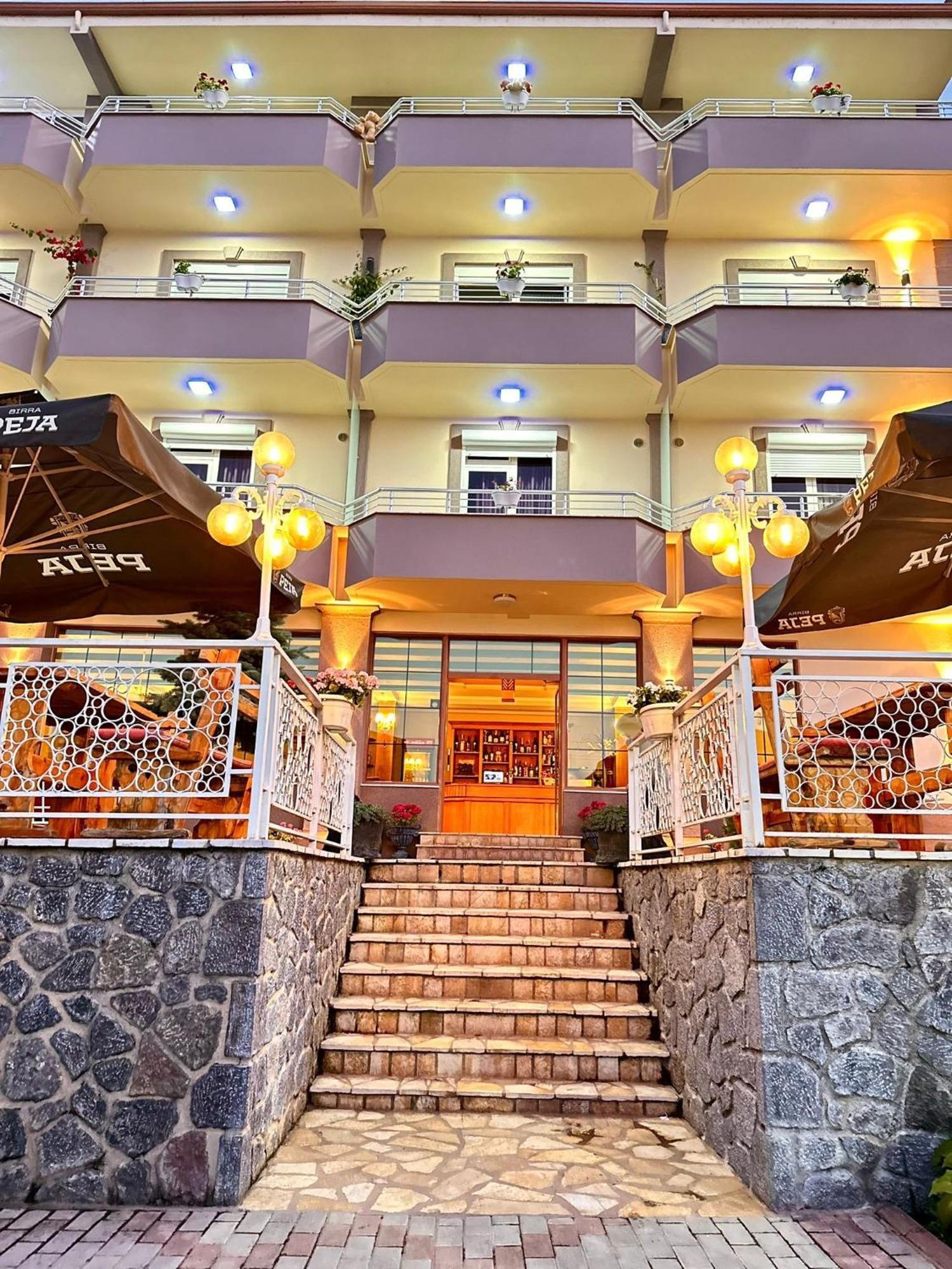 Hotel Vila Toska Piskupat Exteriör bild